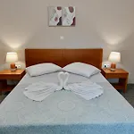 Elli\'S Private House